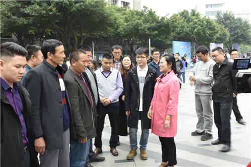 “川农牛”与两学院创业团队联合举办“国家扶贫日”活动